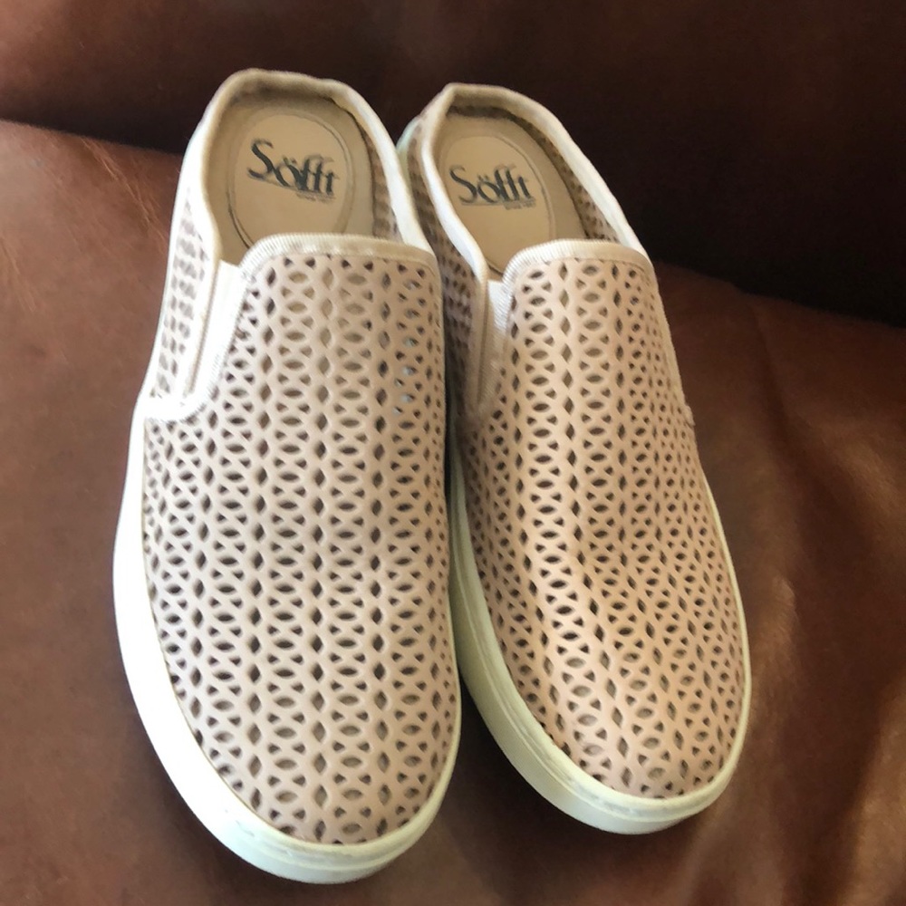 Sofft slides size 7.5